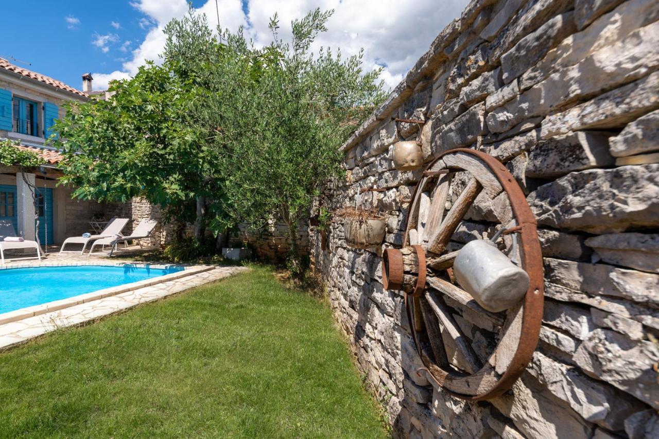 Villa Janko Sveti Lovreč Pazenatički Buitenkant foto