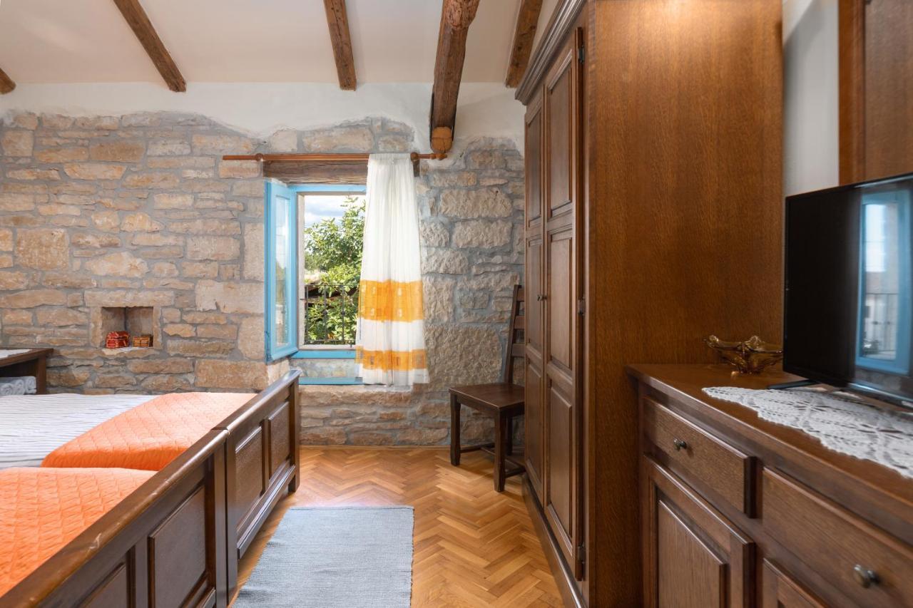 Villa Janko Sveti Lovreč Pazenatički Buitenkant foto