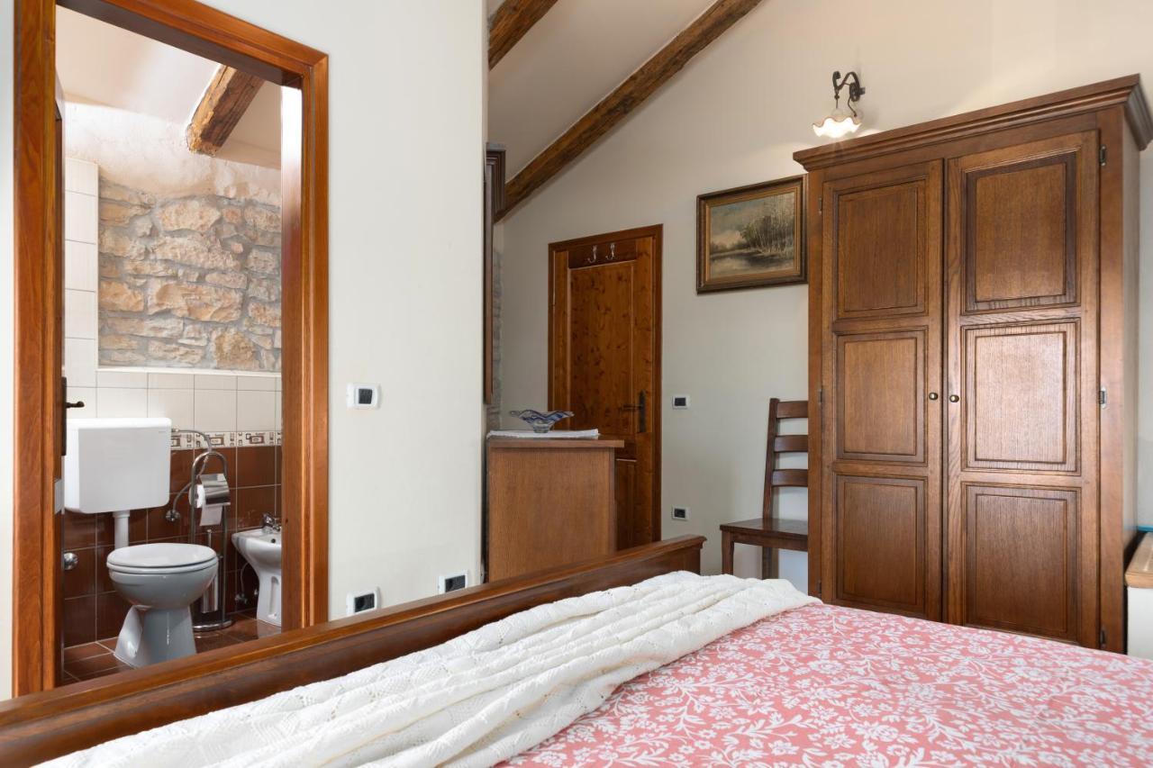 Villa Janko Sveti Lovreč Pazenatički Buitenkant foto