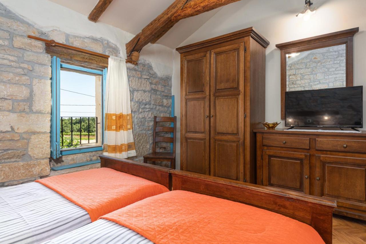 Villa Janko Sveti Lovreč Pazenatički Buitenkant foto